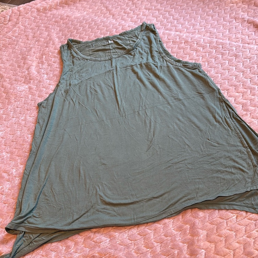 Zyia split size tank top xxl
